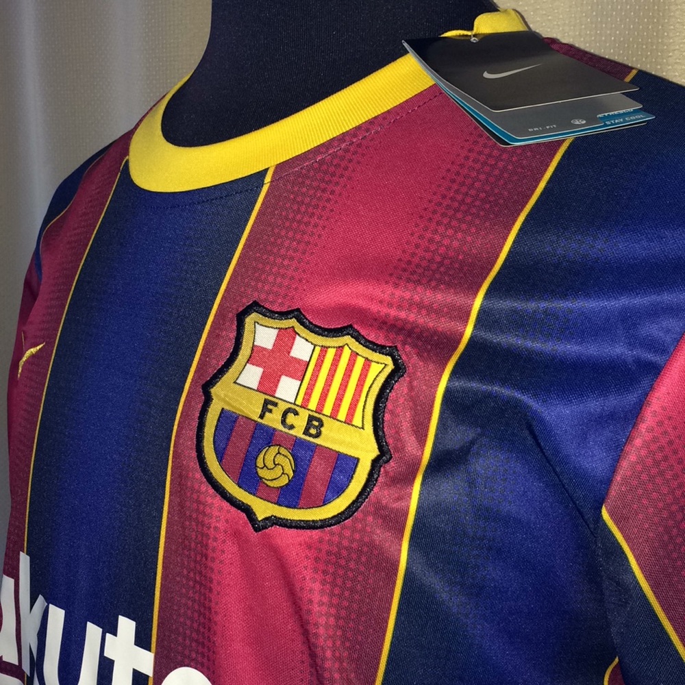 Barcelona Home Jersey - OPEN TO OFFERS!😊💵💵 - Picture 4 of 11